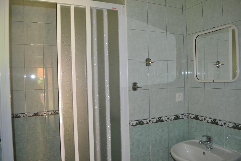 Chaty Pod Knizeci, Trojanovice Esterno foto